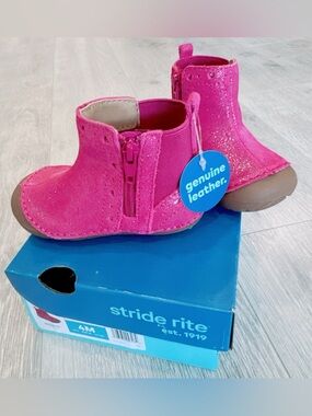NWT Stride Rite - Soft Motion Agnes 2.0 premium leather booties Size 4M